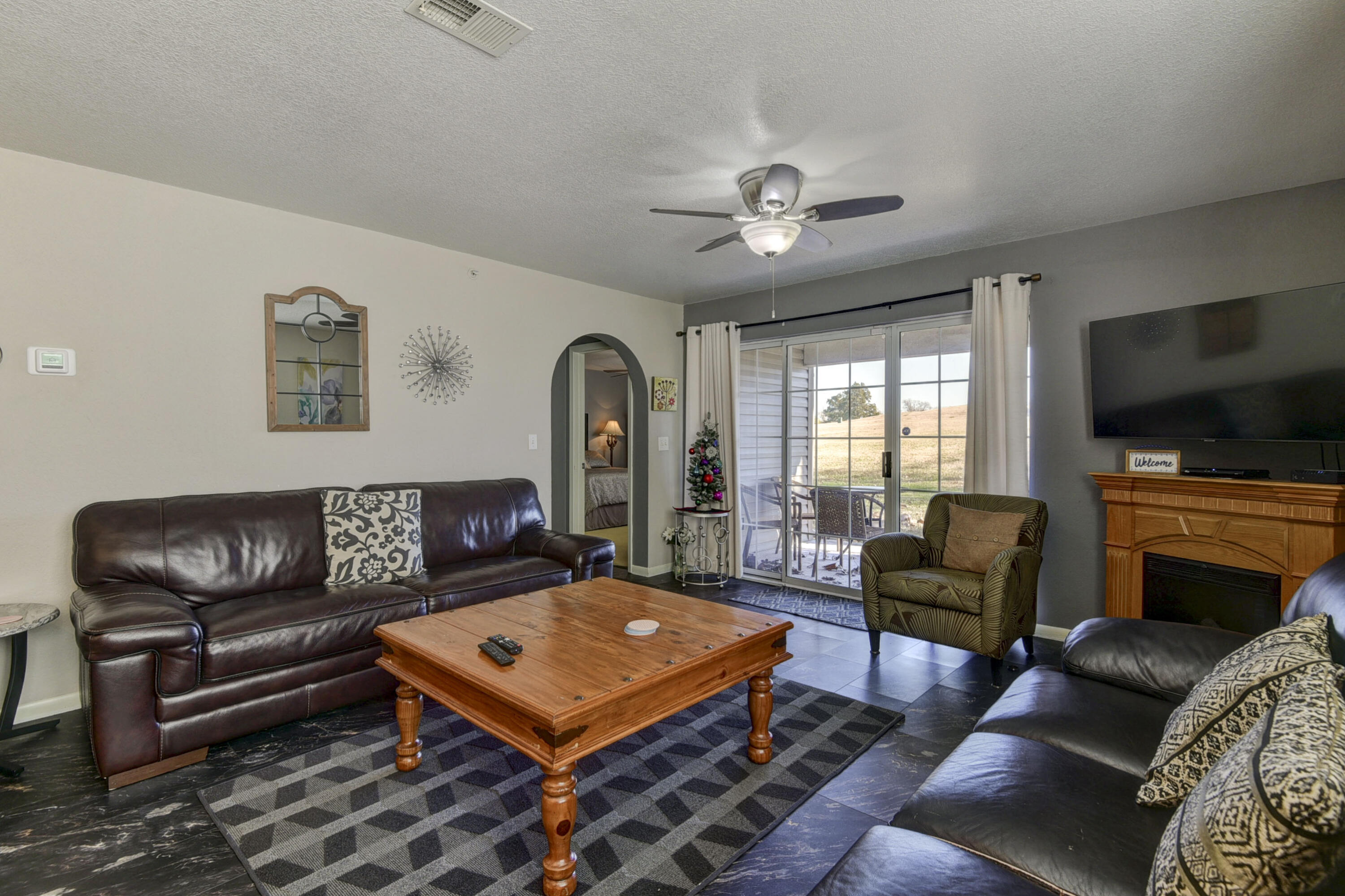 192 Rockford 4 living room patio