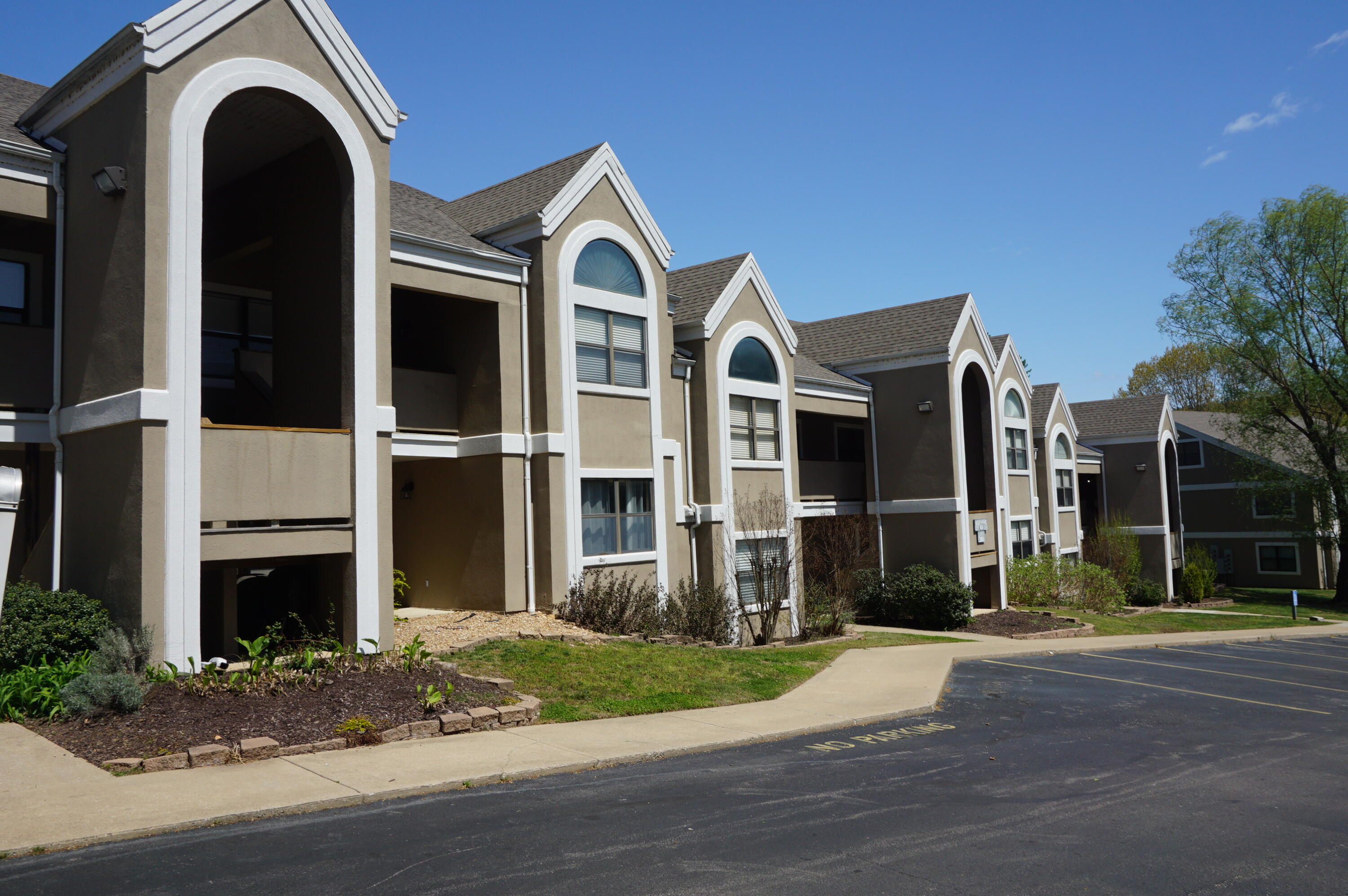 255 WIMBLEDON DR #3