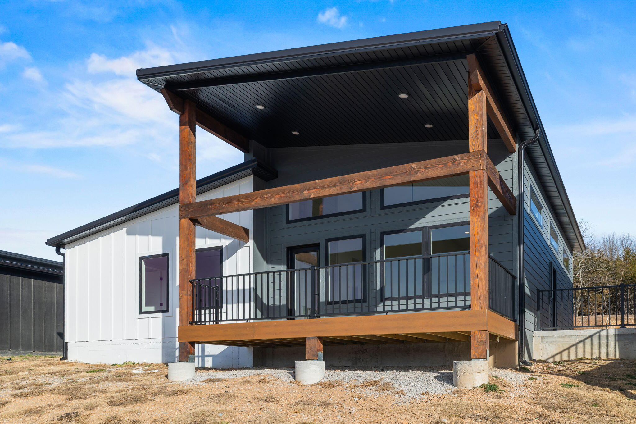 20 Teak Dr