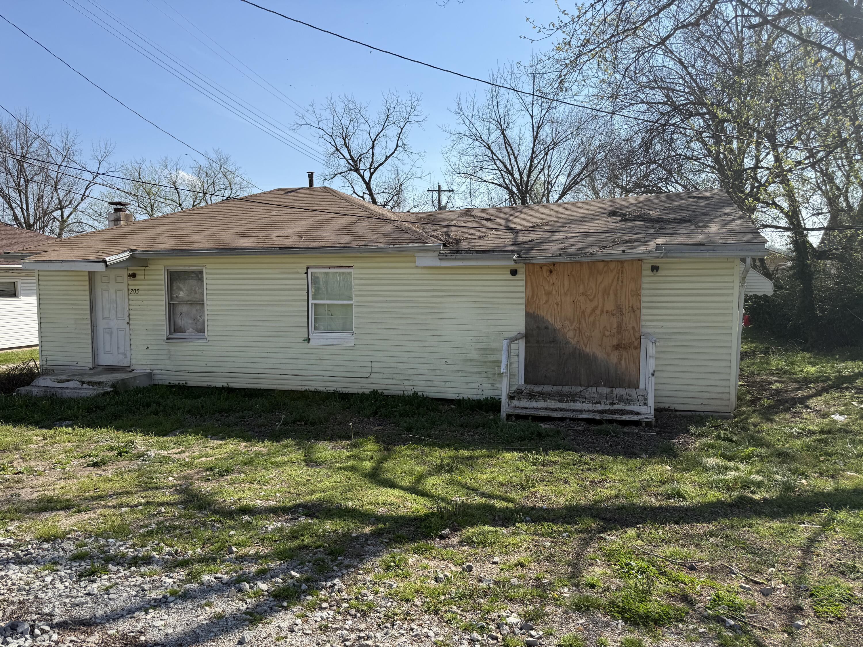 205 E. Meadow