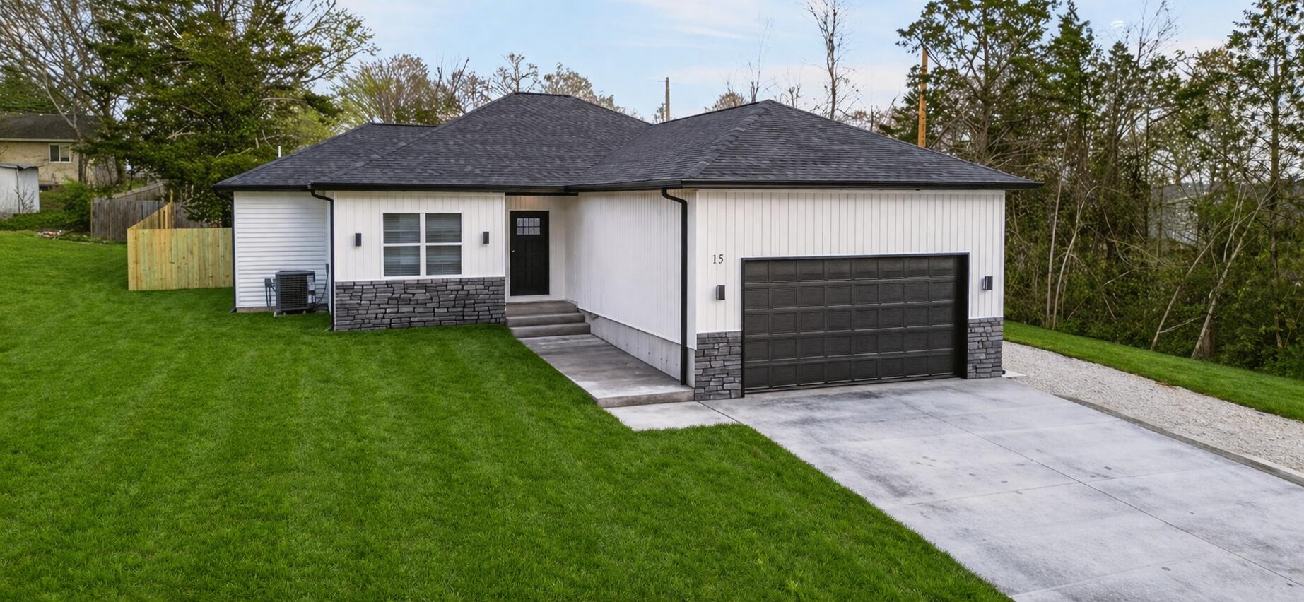 15 Redbud Ln