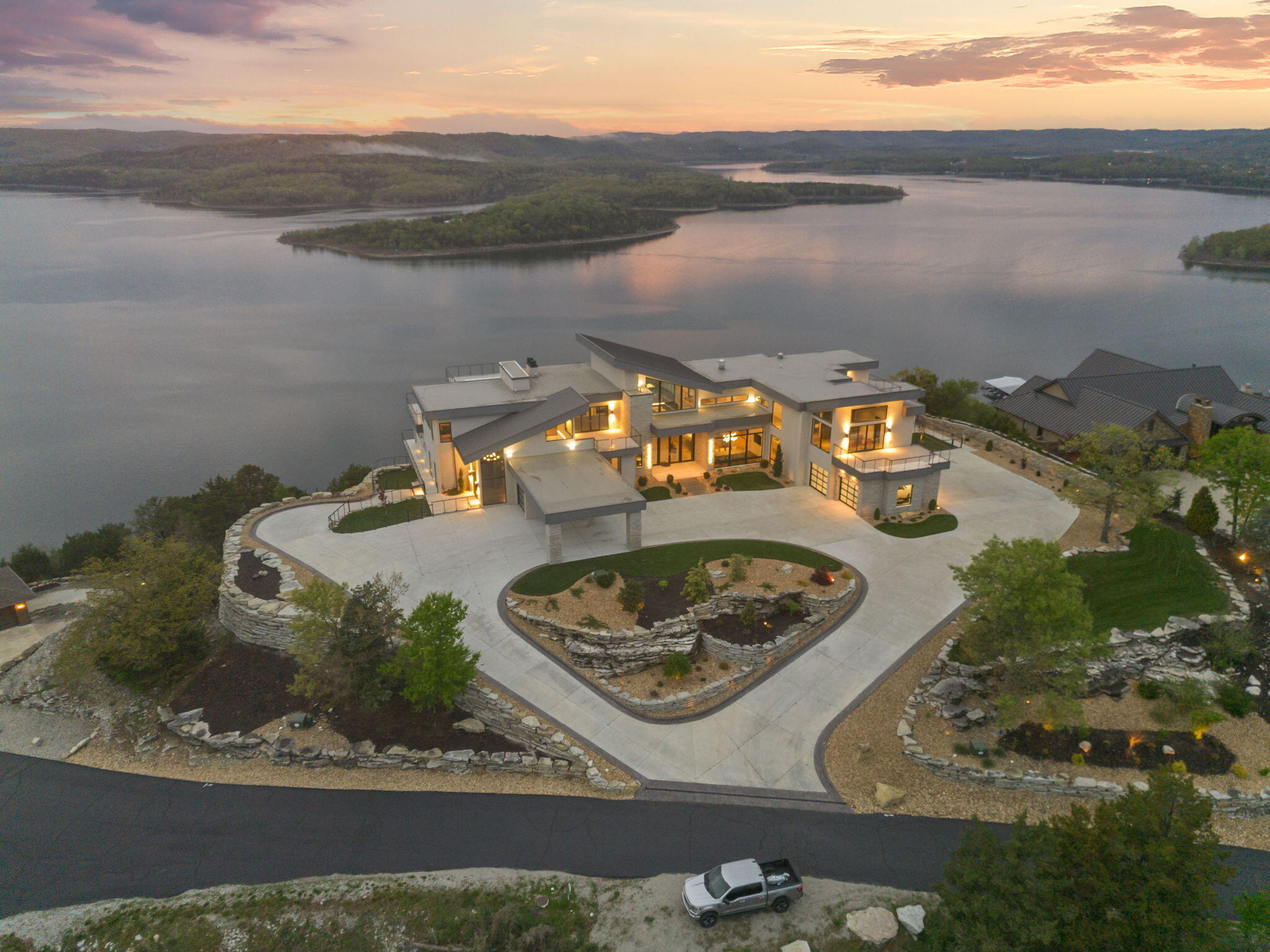 207-Main-Channel-Dr-Lakefront-Retreat