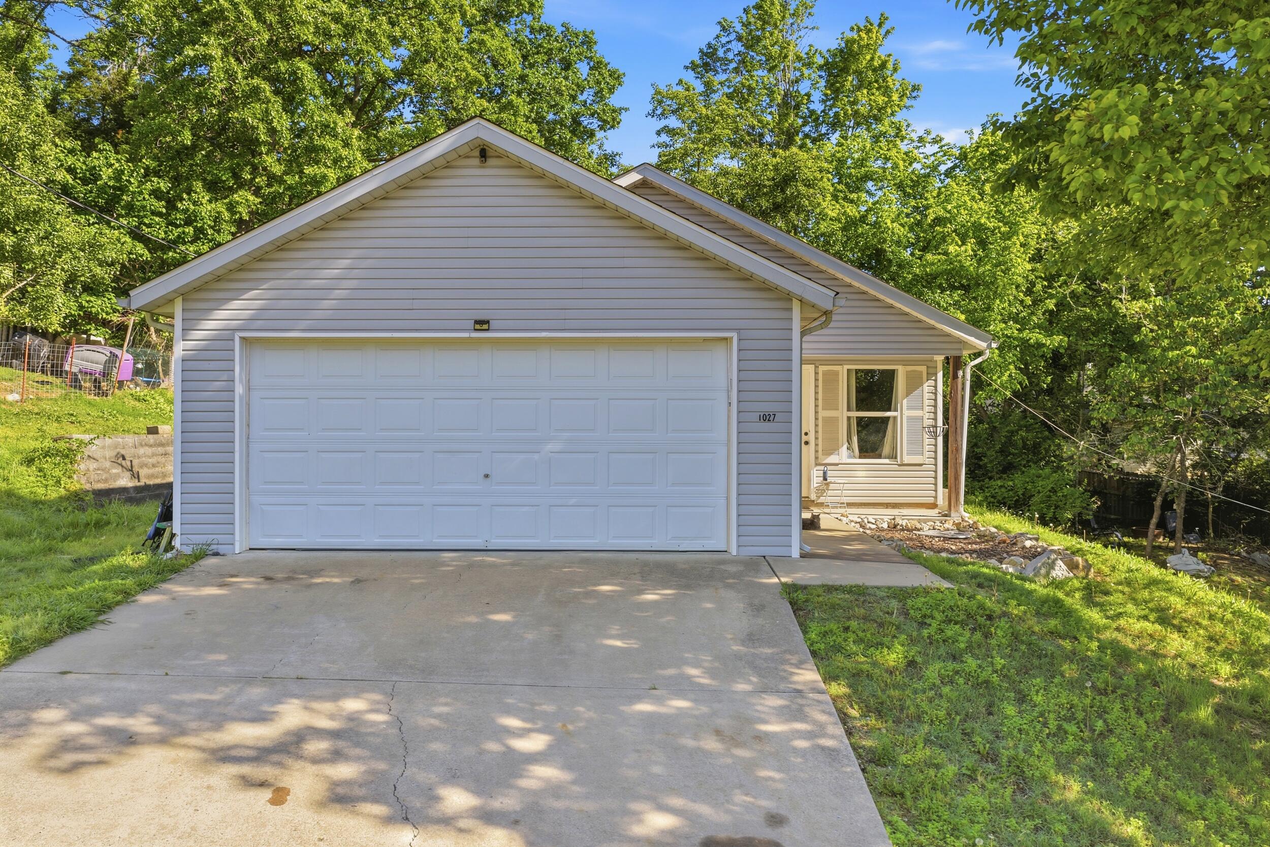 1027 Meadow Lane